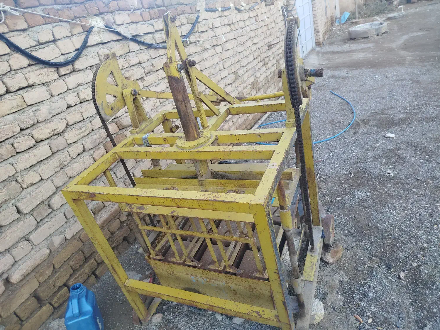 بلوک زن سه تای|ابزارآلات|زنجانرود, |دیوار