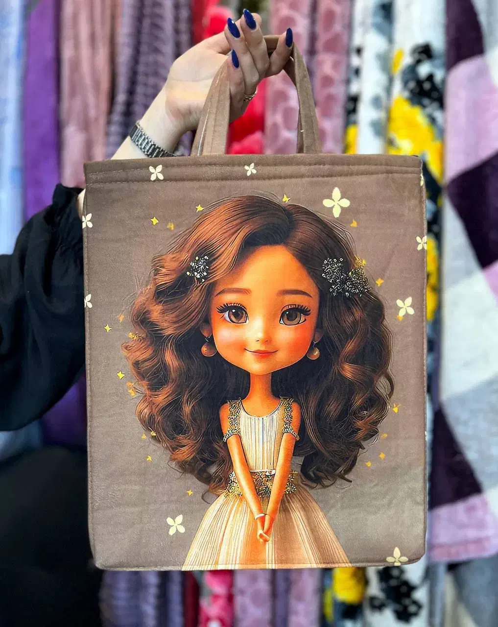 ساک عروسکی|کیف، کفش، کمربند|رباط‌کریم, رباط‌کریم|دیوار