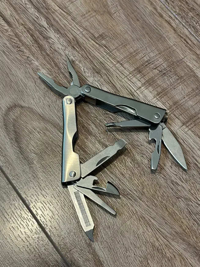 چاقو چندکاره|کوهنوردی و کمپینگ|اصفهان, پارک ایثارگران|دیوار