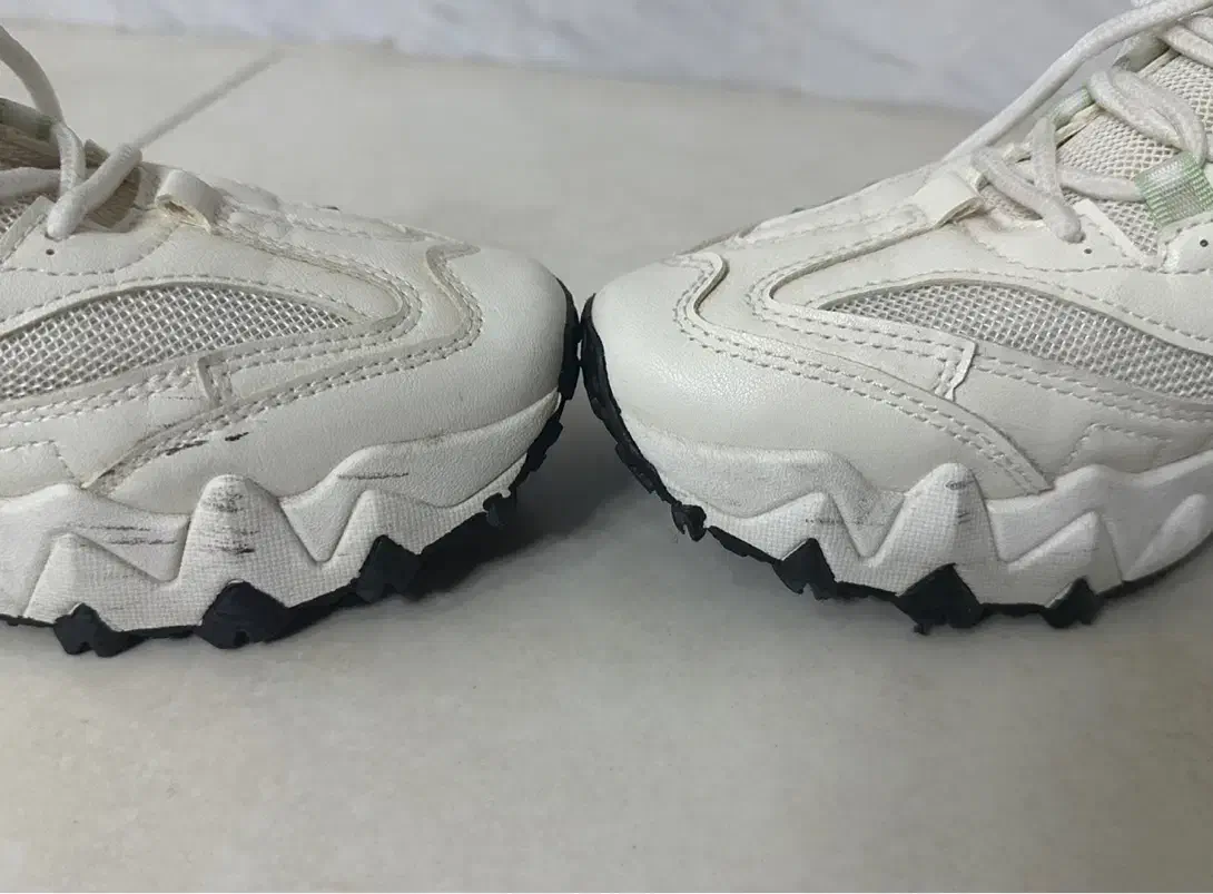 کتونی نو استفاده نشده|کیف، کفش، کمربند|قم, سراجه (۱۵ خرداد)|دیوار