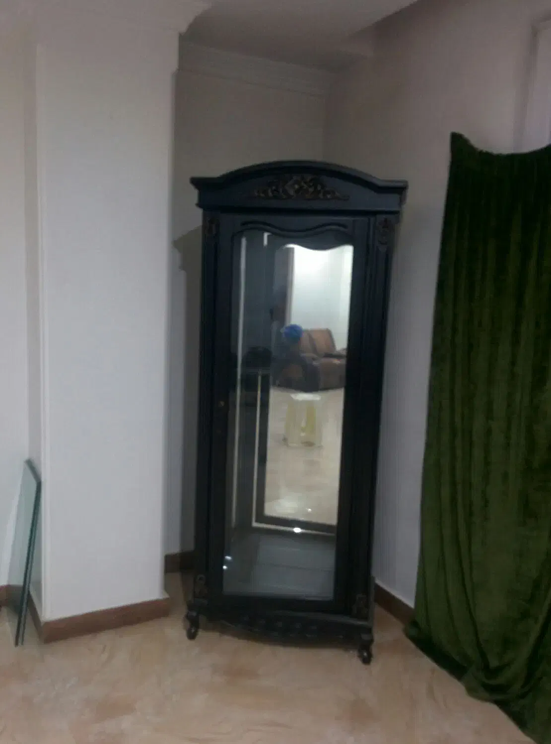 بوفه با شیشه های قفسه ای وآینه ای سالم|بوفه، ویترین، کنسول|نسیم‌شهر, |دیوار