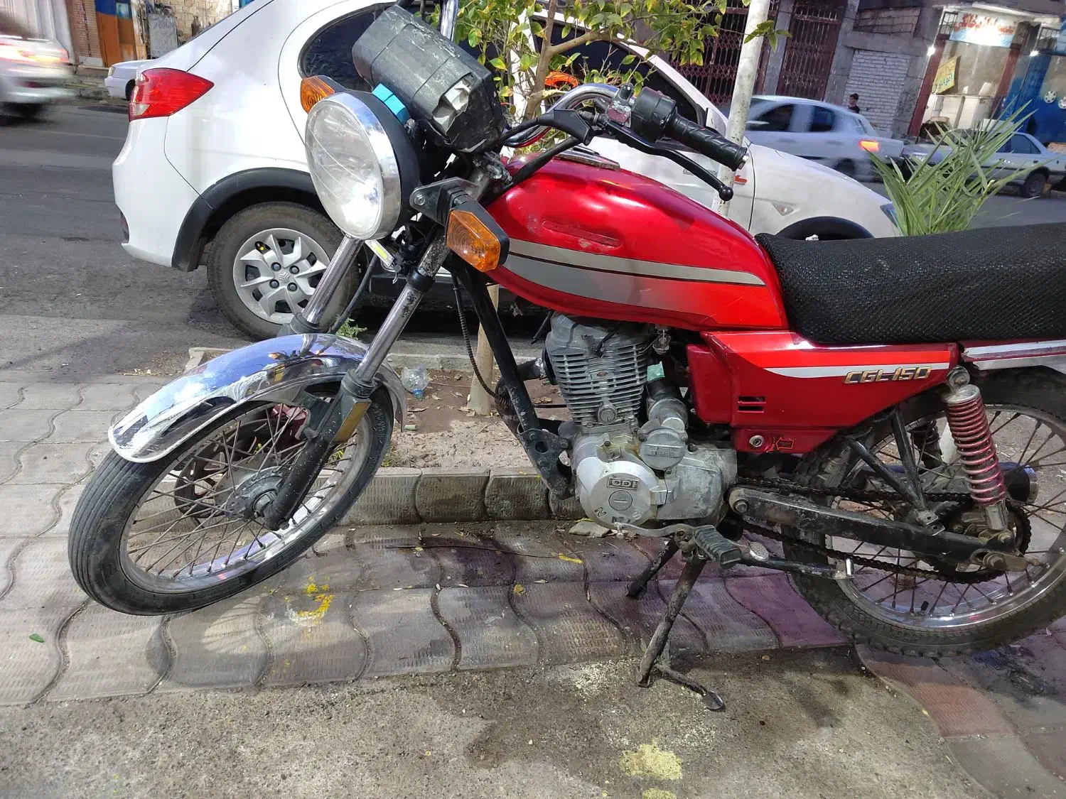 موتور خوابیده|موتورسیکلت|بم, |دیوار