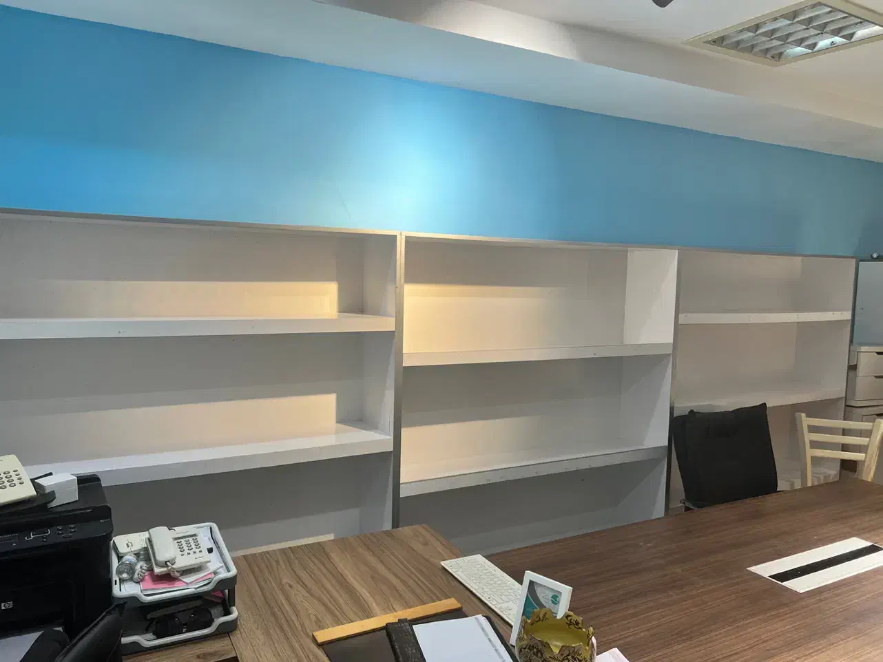 کانتر قفسه تمام ام دی اف سفید در حد نو|کتابخانه، شلف، قفسههای دیواری|کیش, |دیوار