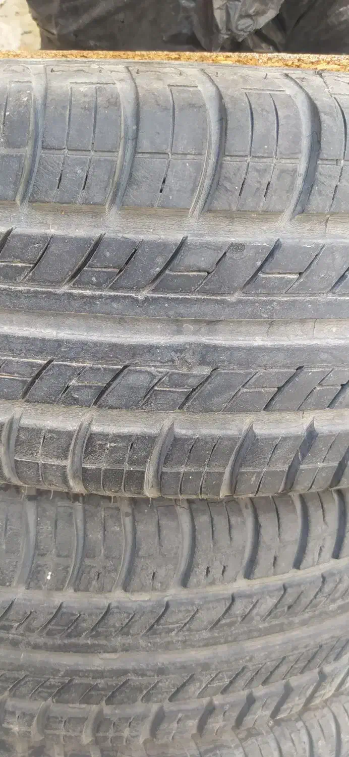 لاستیک ۸۰درصد۱۸۵/۶۵/۱۵|قطعات یدکی و لوازم جانبی|اراک, |دیوار