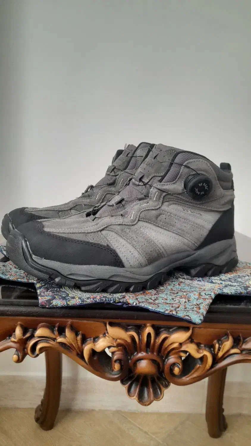 کفش کوهنوردی و پیادهروی|کیف، کفش، کمربند|ملایر, |دیوار