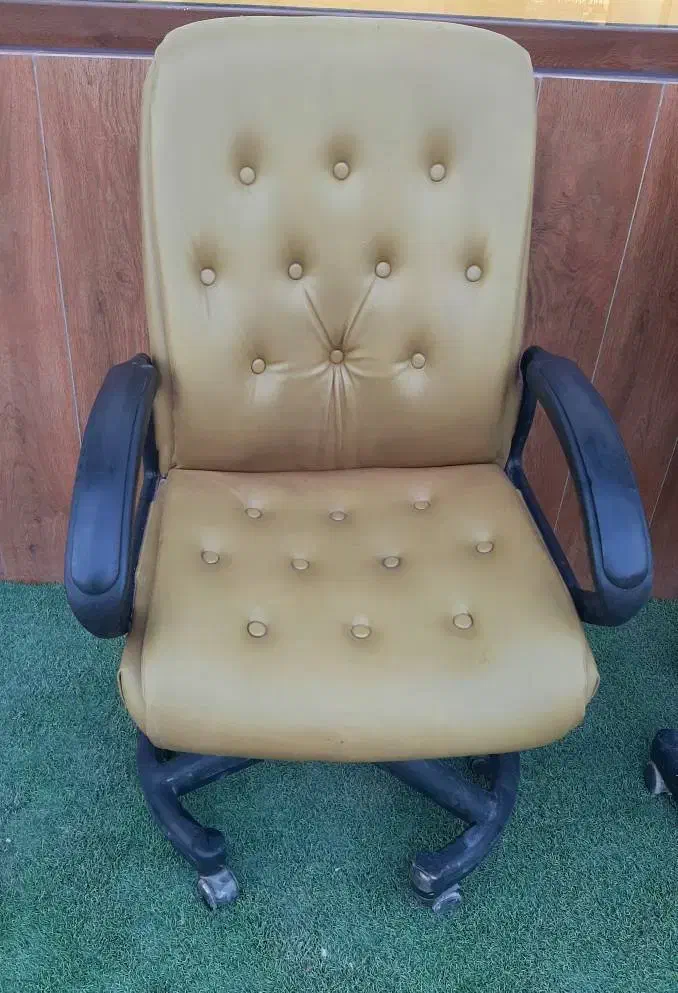 صندلی مدیریتی چرم|صندلی و نیمکت|رشت, باهنر|دیوار