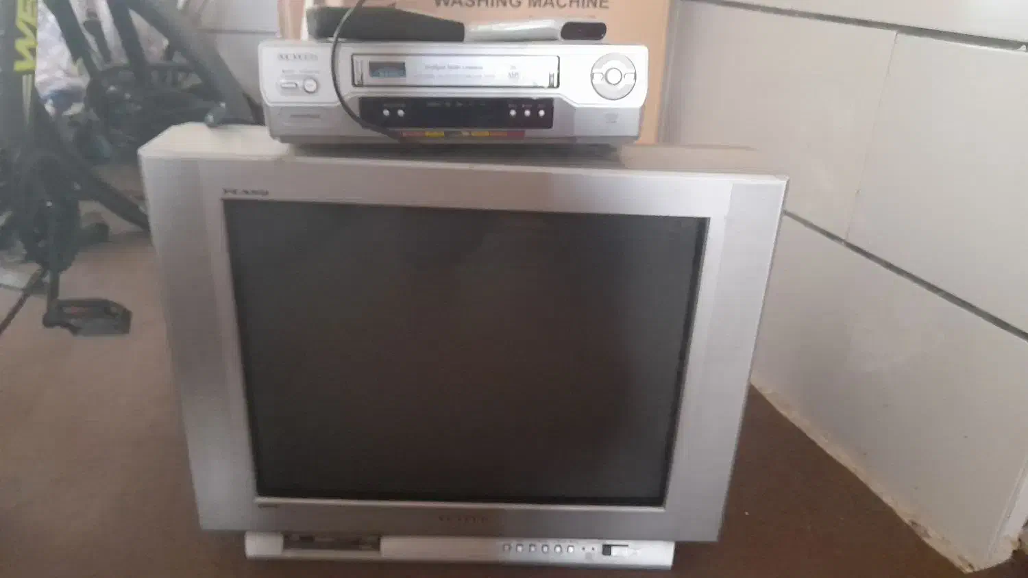 تلویزیون ۲۱|تلویزیون و پروژکتور|اقبالیه, |دیوار