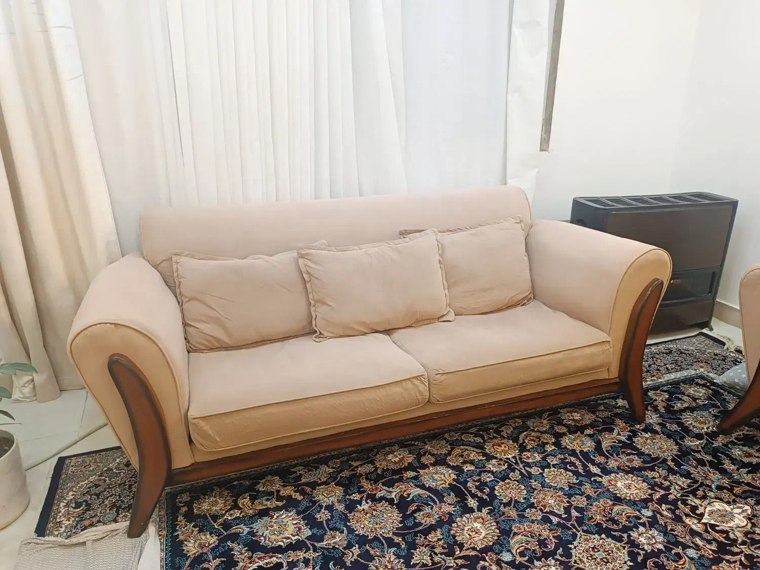 مبل راحتی  هفت نفره وسه عدد جلو مبلی|مبلمان خانگی و میز عسلی|ملایر, |دیوار