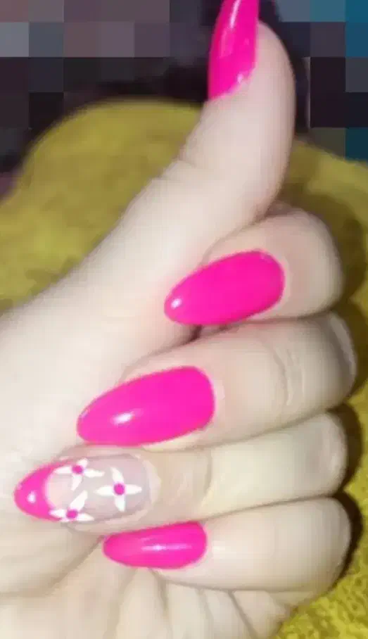 کاشت ناخن|خدمات آرایشگری و زیبایی|صومعه‌سرا, |دیوار