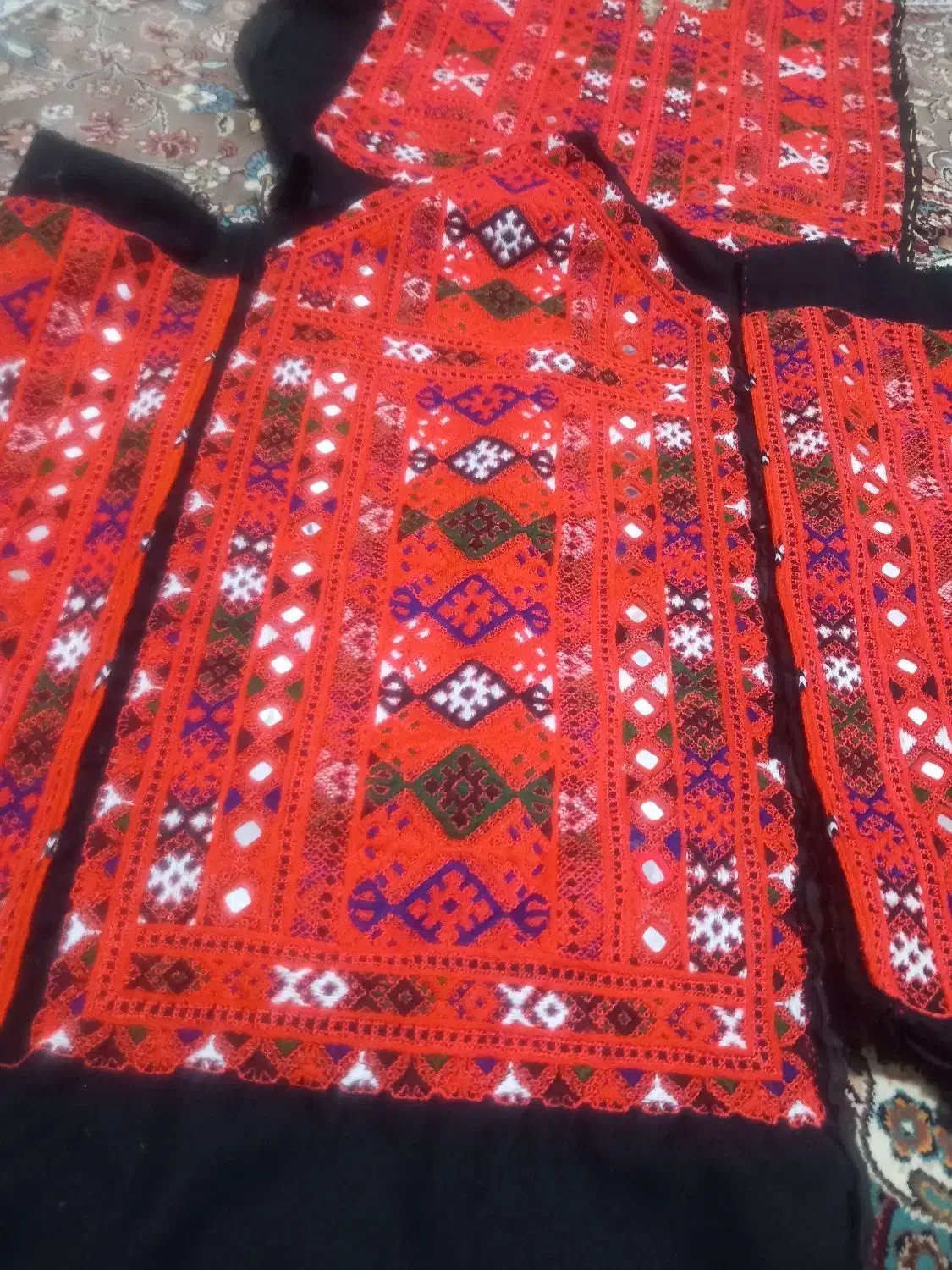 زی و آستین  چرخ ودست آیینه دار|لباس|هامون, |دیوار