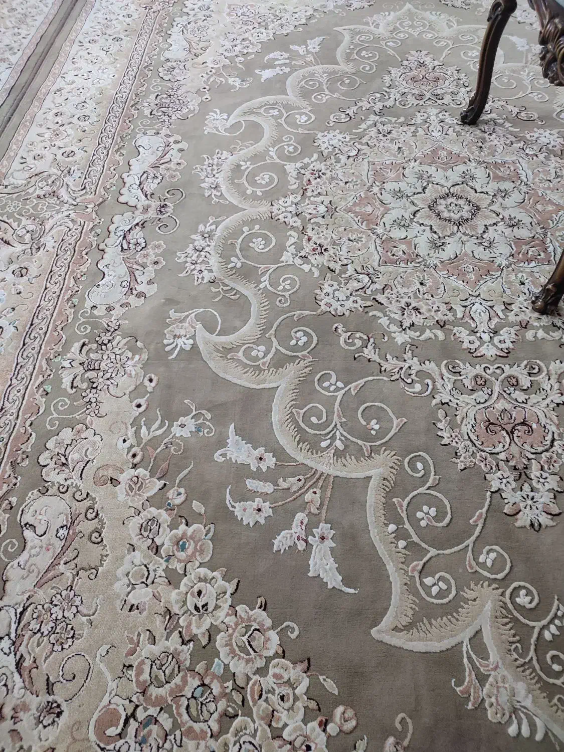 فرش سه عدد|فرش|قم, دروازه چوبی|دیوار