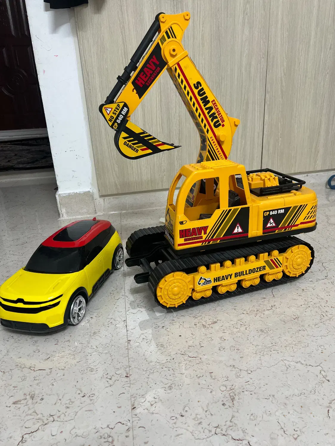 عروسک و ماشین|اسباببازی بچه|سبزوار, ولیعصر (نجار آباد)|دیوار