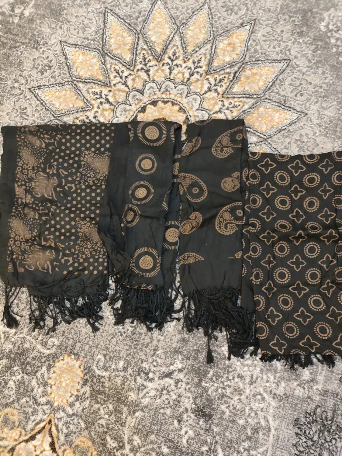 لباس بچه گانه و شلوار و شال و روسری متنوع|کیف، کفش، کمربند|پرند, فاز ۶|دیوار