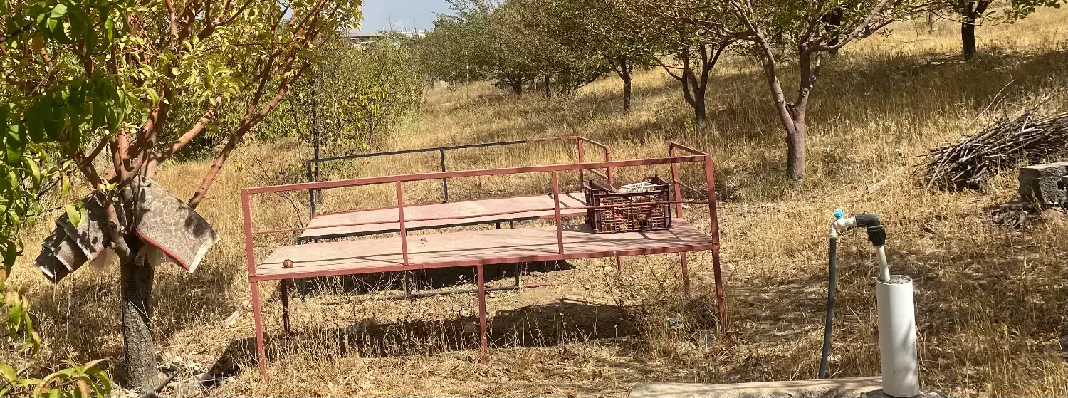 دو عدد نیمکت آهنی|صندلی و نیمکت|زنجان, |دیوار