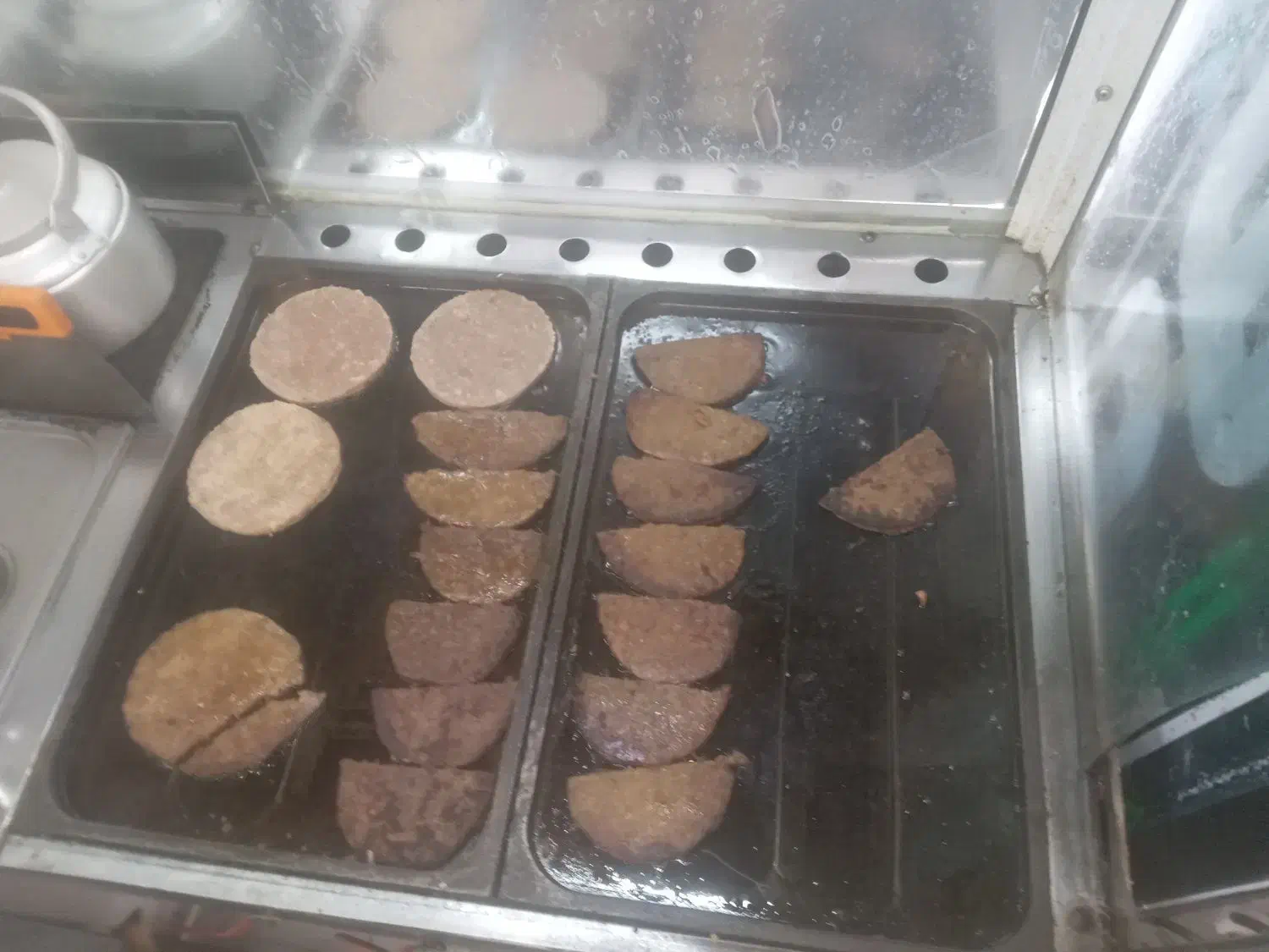 تمامی لوازم فست فودی به فروش می‌رسید|کافی‌شاپ و رستوران|چاپشلو, |دیوار