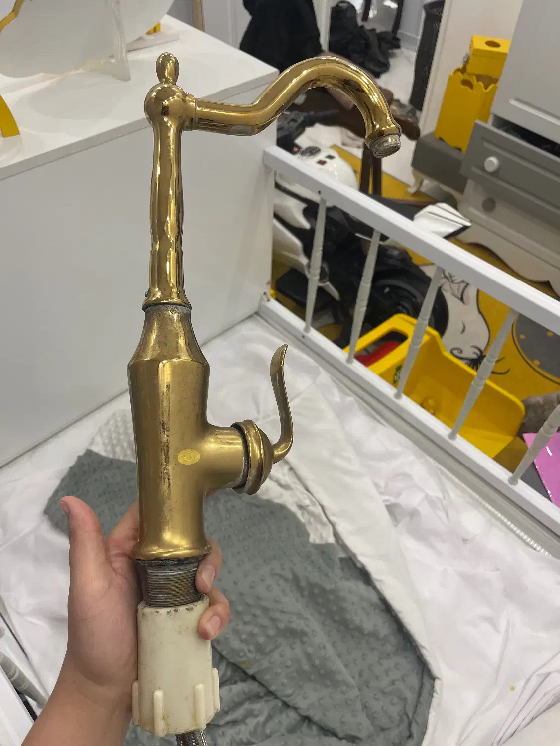 شیرآلات طلایی|آبچکان و نظمدهنده ظروف|قرچک, مهدیه|دیوار