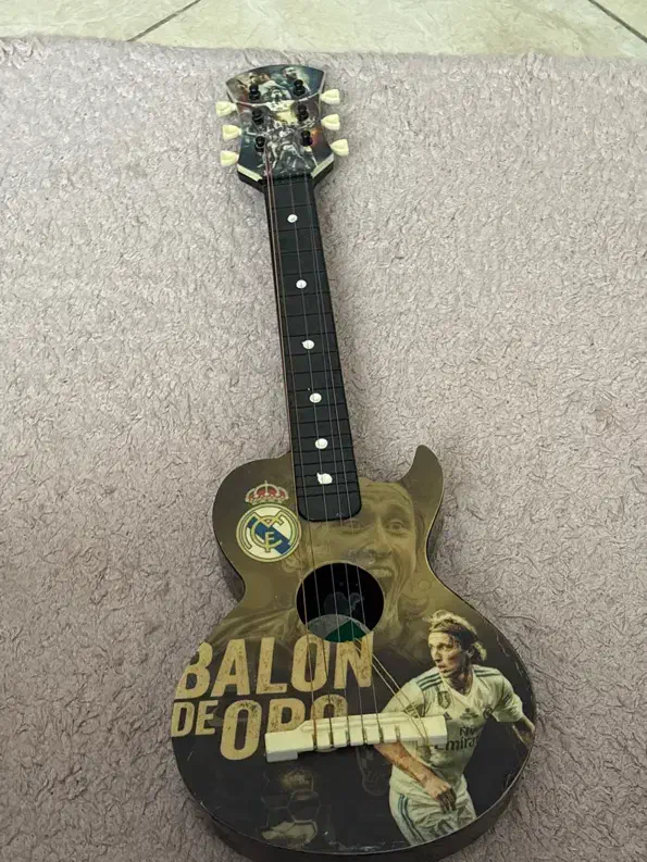 گیتار اسباب بازی|اسباببازی|اصفهان, شهرک کاوه|دیوار