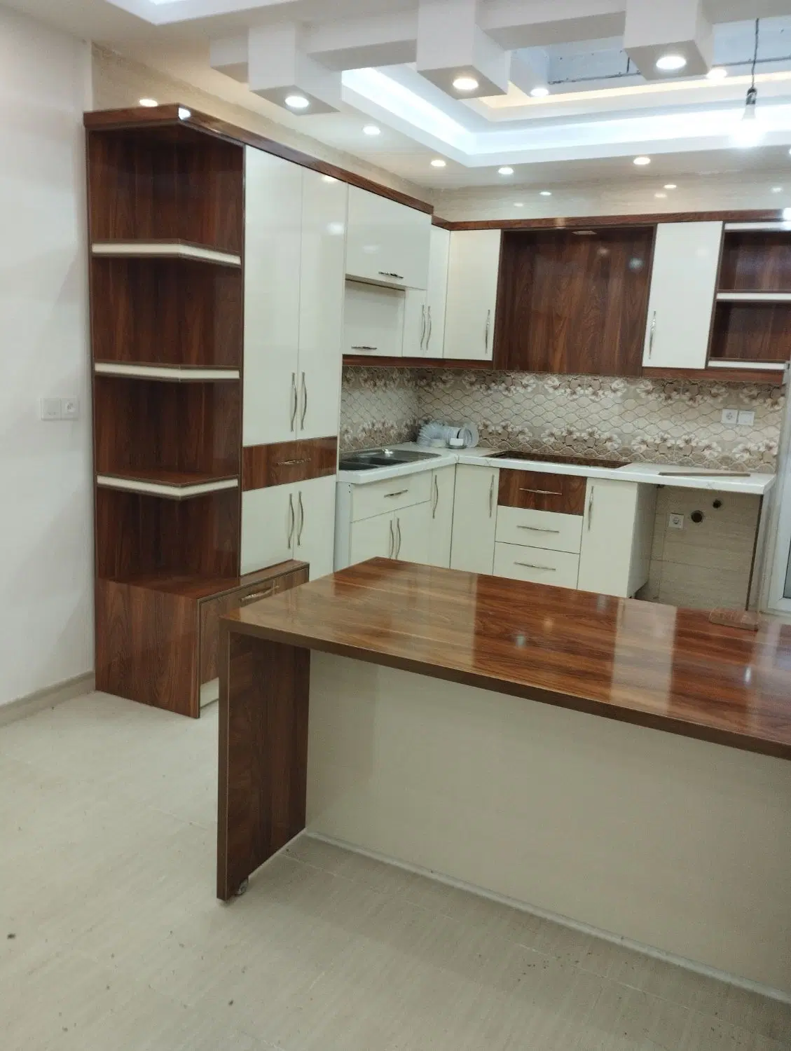 کابینت|جاکفشی، کمد، دراور|صومعه‌سرا, |دیوار
