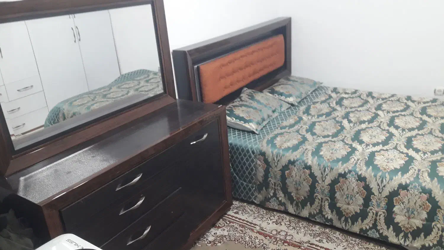 تخت دو نفره با کمد و آیینه وتشک|تخت و سرویس خواب|سنندج, |دیوار