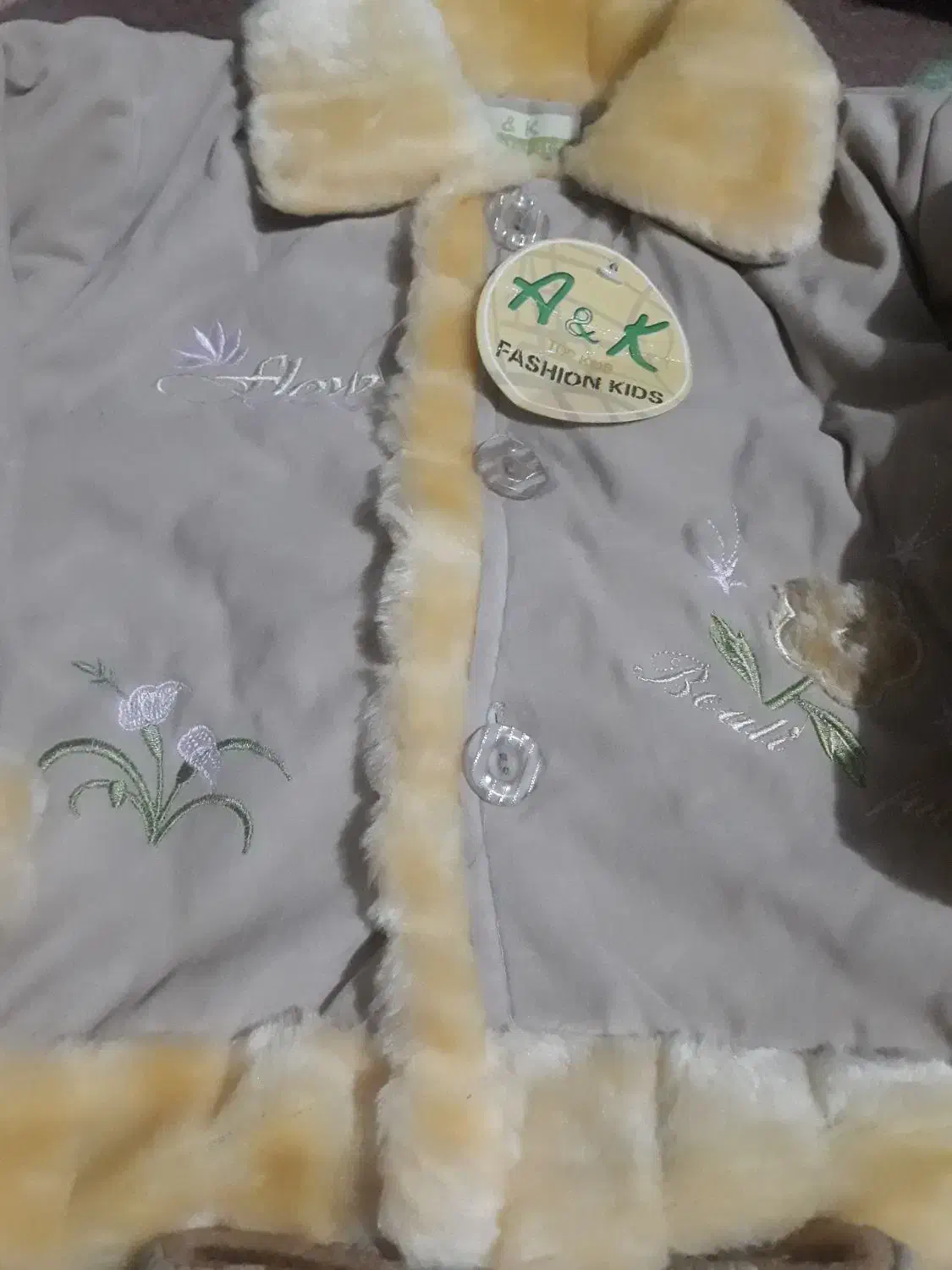 فروش لباس سرهمی بچه گانه و شلوار لی دخترانه|کفش و لباس بچه|شهرکرد, |دیوار