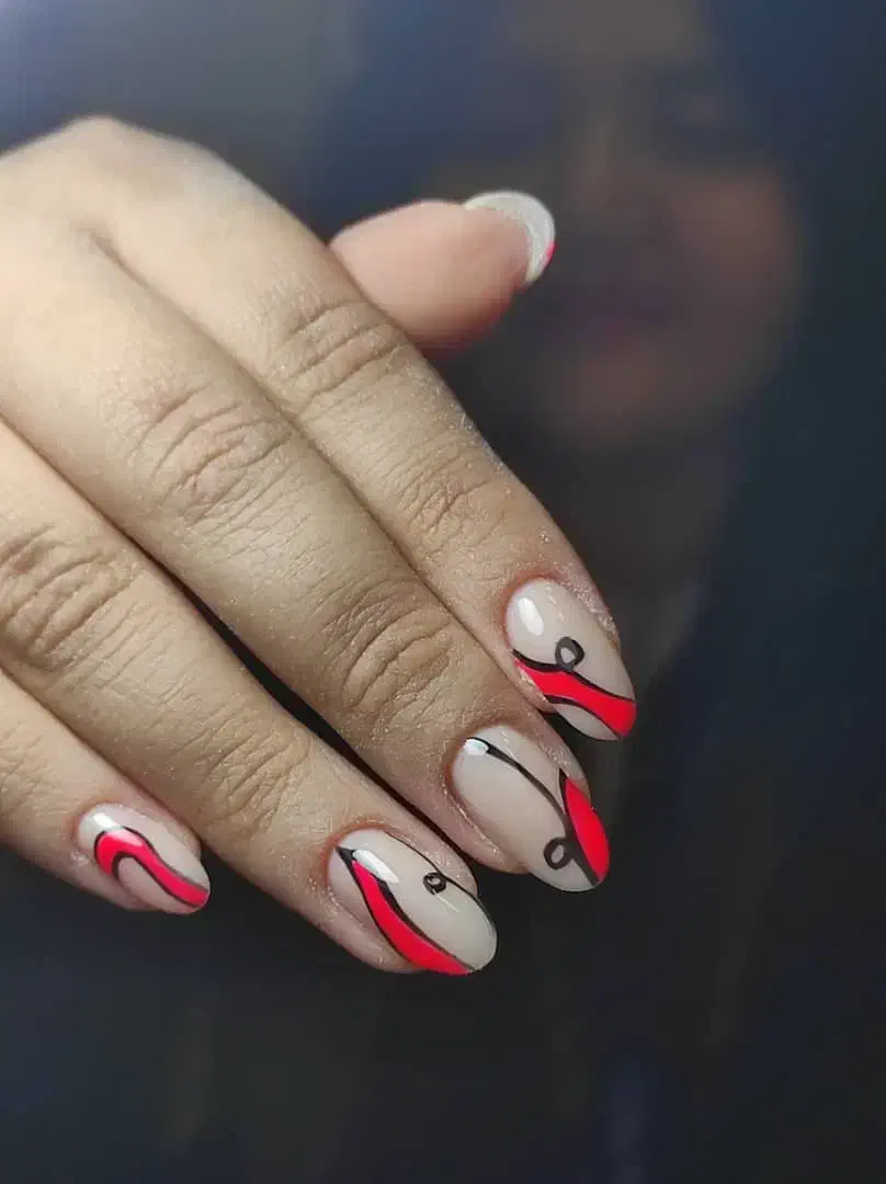 ناخنکار با سابقه کار حداقل یک سال|استخدام درمانی، زیبایی، بهداشتی|جویبار, |دیوار