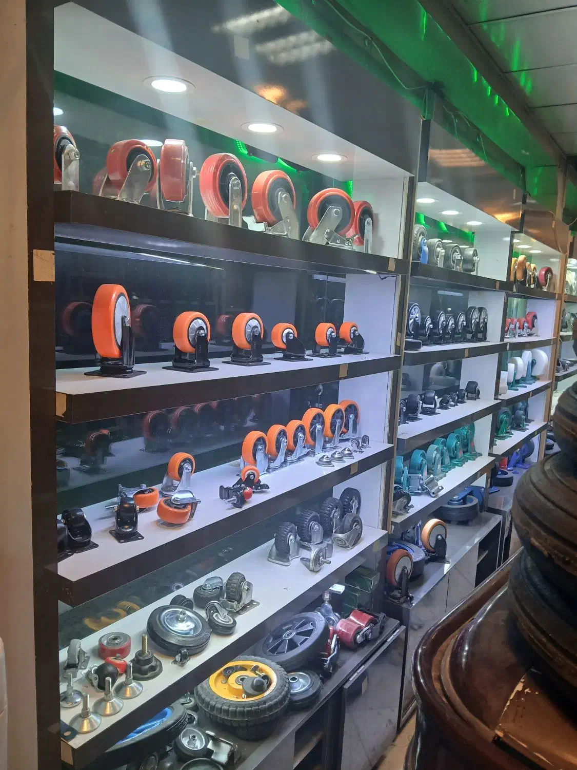 ویترین چوبی|فروشگاه و مغازه|مشهد, کوشش|دیوار