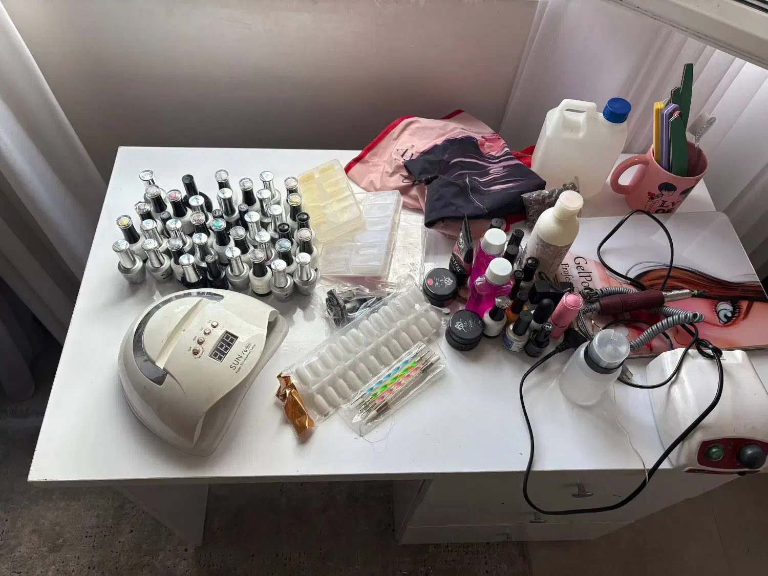 فروش میز ناخون با تجهیزات|آرایشگاه و سالن‌های زیبایی|رشت, کوی جام جم|دیوار