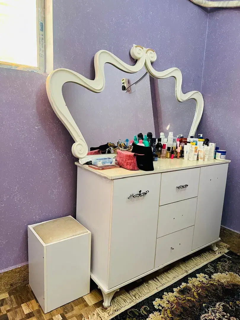 فروش فوری سرویس تخت و میز آرایش کامل با تشک|تخت و سرویس خواب|خرمشهر, |دیوار