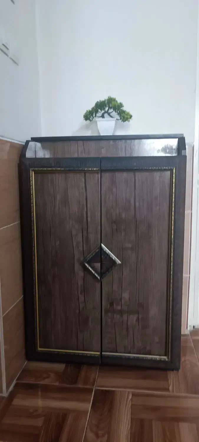 جاکفشی|جاکفشی، کمد، دراور|شیراز, کوشک میدان|دیوار