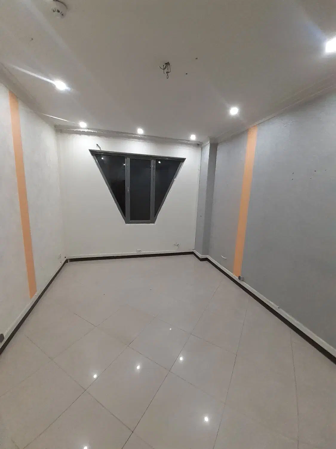 ساختمان تجاری /مناسب دفتر کار / طبقه دوم /دوخواب|اجارهٔ دفتر کار، اتاق اداری، مطب|مشهد, آبکوه|دیوار