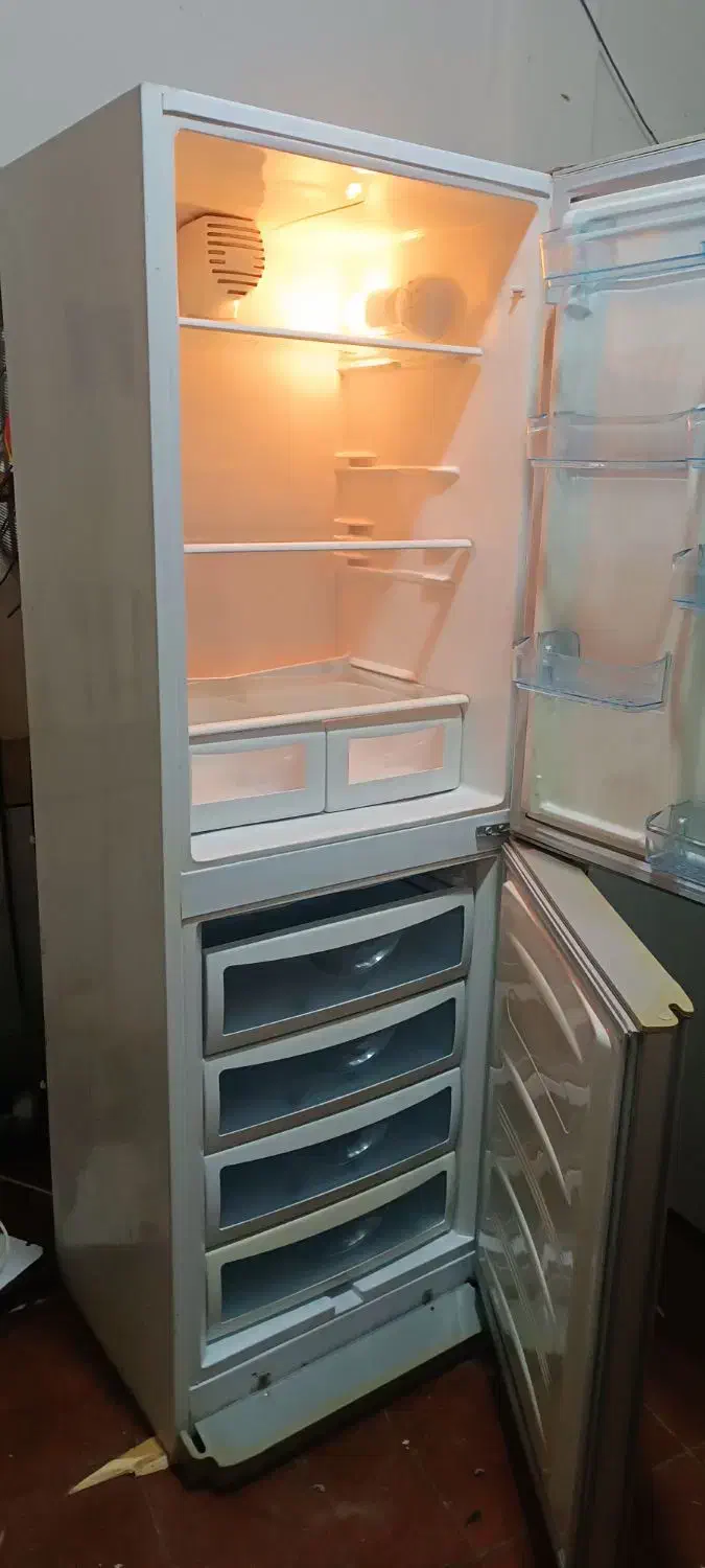 یخچال فریزر نرسی تمیز سالم بدون برفم|یخچال و فریزر|سیمین شهر, |دیوار