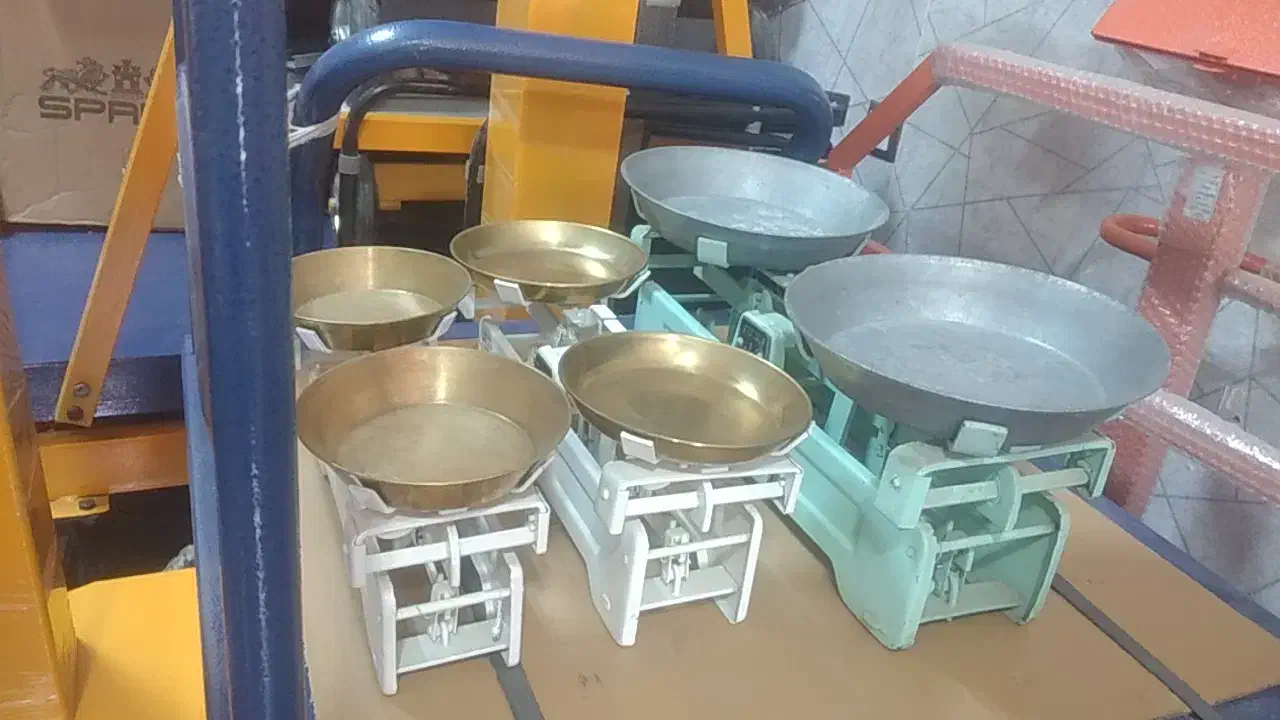 باسکول ۸۰۰ کیلویی با ابعاد ۸۰در۸۰.|فروشگاه و مغازه|کرمان, |دیوار