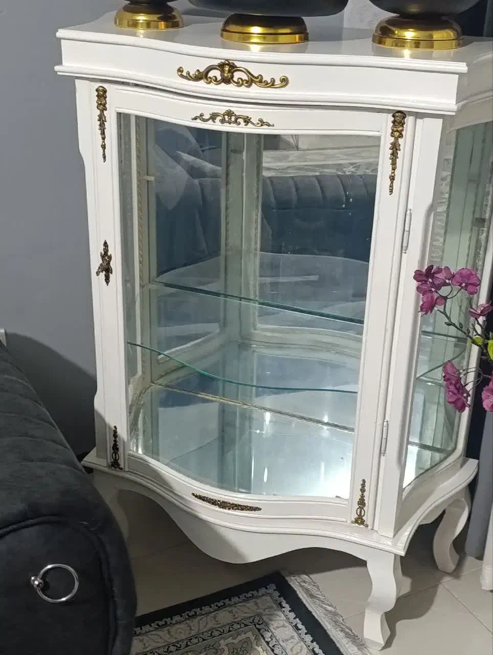 یک عدد ویترین دو طبقه سفید رنگ آینه دار|بوفه، ویترین، کنسول|اصفهان, جاوان|دیوار