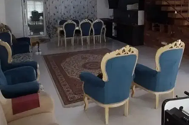 مبل دو سری. ناهار خوری . صندلی . ایینه و شمعدان|مبلمان خانگی و میز عسلی|فریدون‌کنار, |دیوار