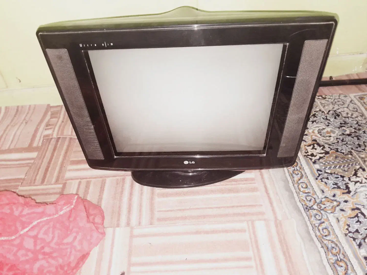 باسلام تلویزیون ال جی دارم درچمران|تلویزیون و پروژکتور|بندر ماهشهر, |دیوار