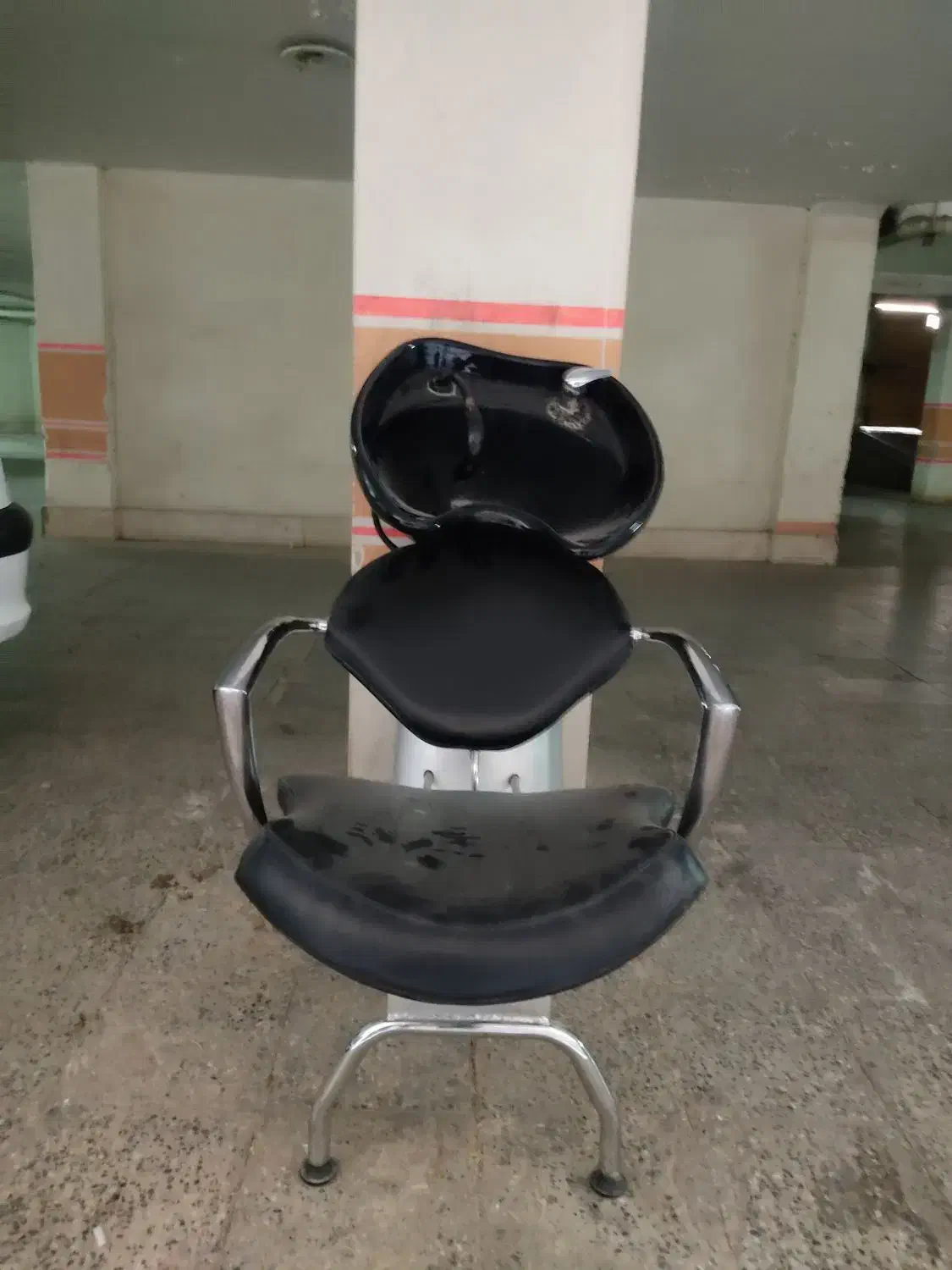 صندلی ارایشگاه|آرایشگاه و سالنهای زیبایی|اصفهان, برازنده|دیوار