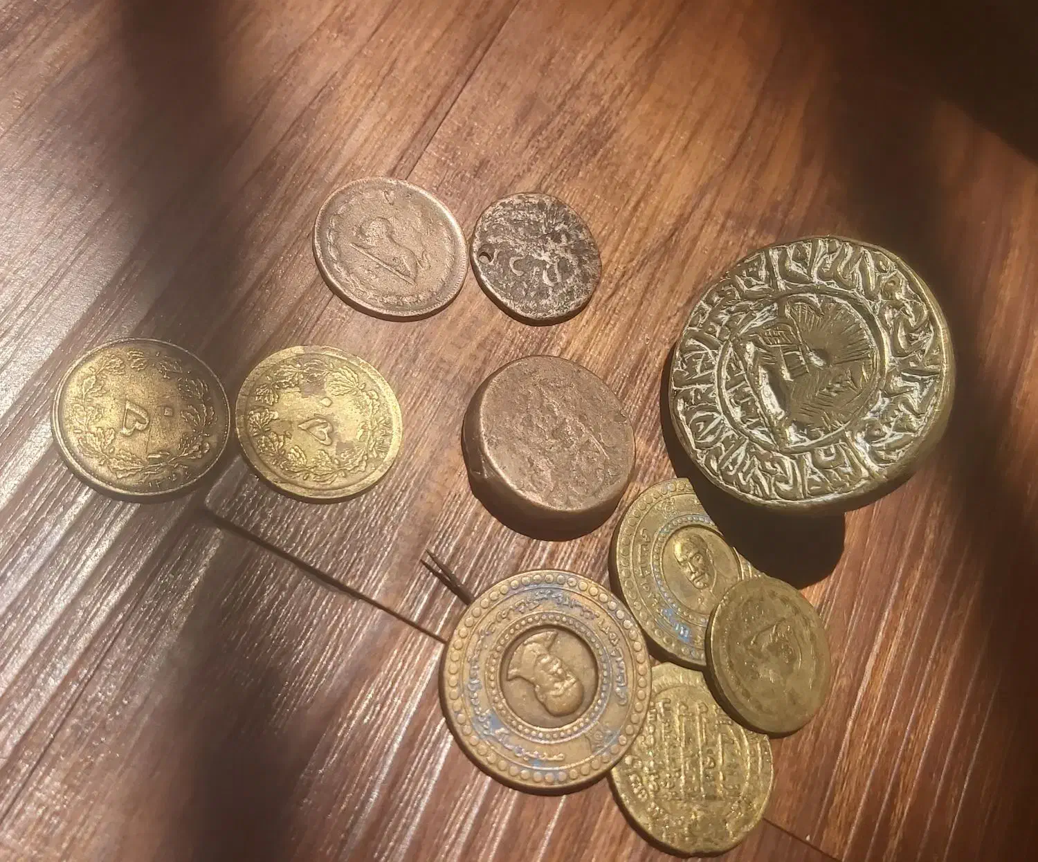 سکه کلکسیونی عتیقه|کلکسیون سکه، تمبر، اسکناس|شاهینشهر, فردوسی|دیوار