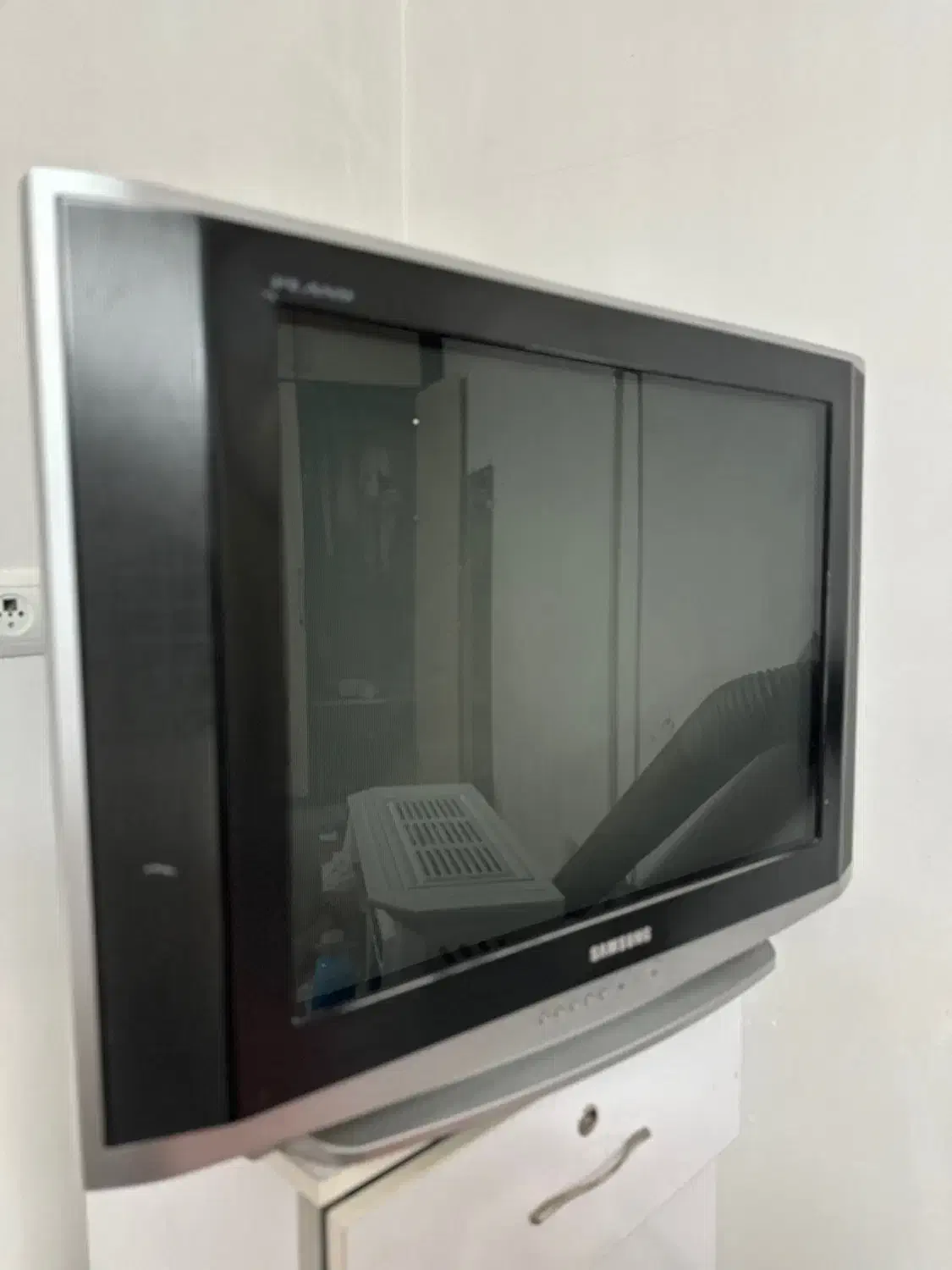 تلوزیون با زیر تلوزیونی|تلویزیون و پروژکتور|گنبد کاووس, |دیوار