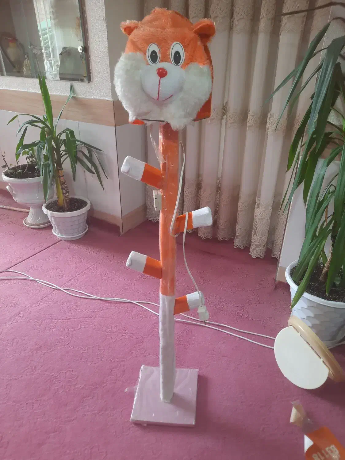 آویز لباس|بندرخت و رخت‌آویز|شاهین‌شهر, گزبرخوار|دیوار