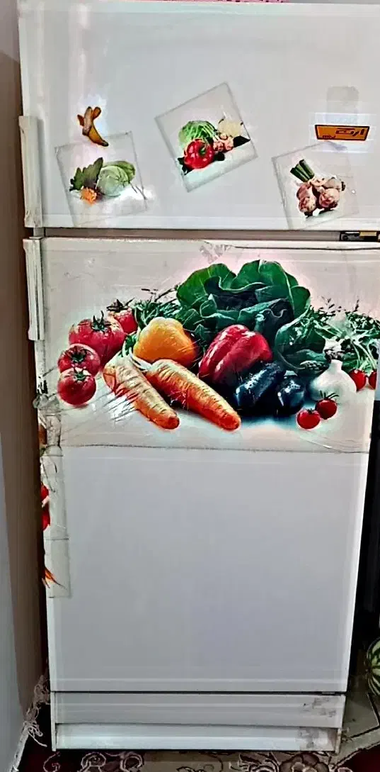 یک عدد یخچال ، میز تلویزیون و صندلی چرخدار|حراج|میانه, |دیوار