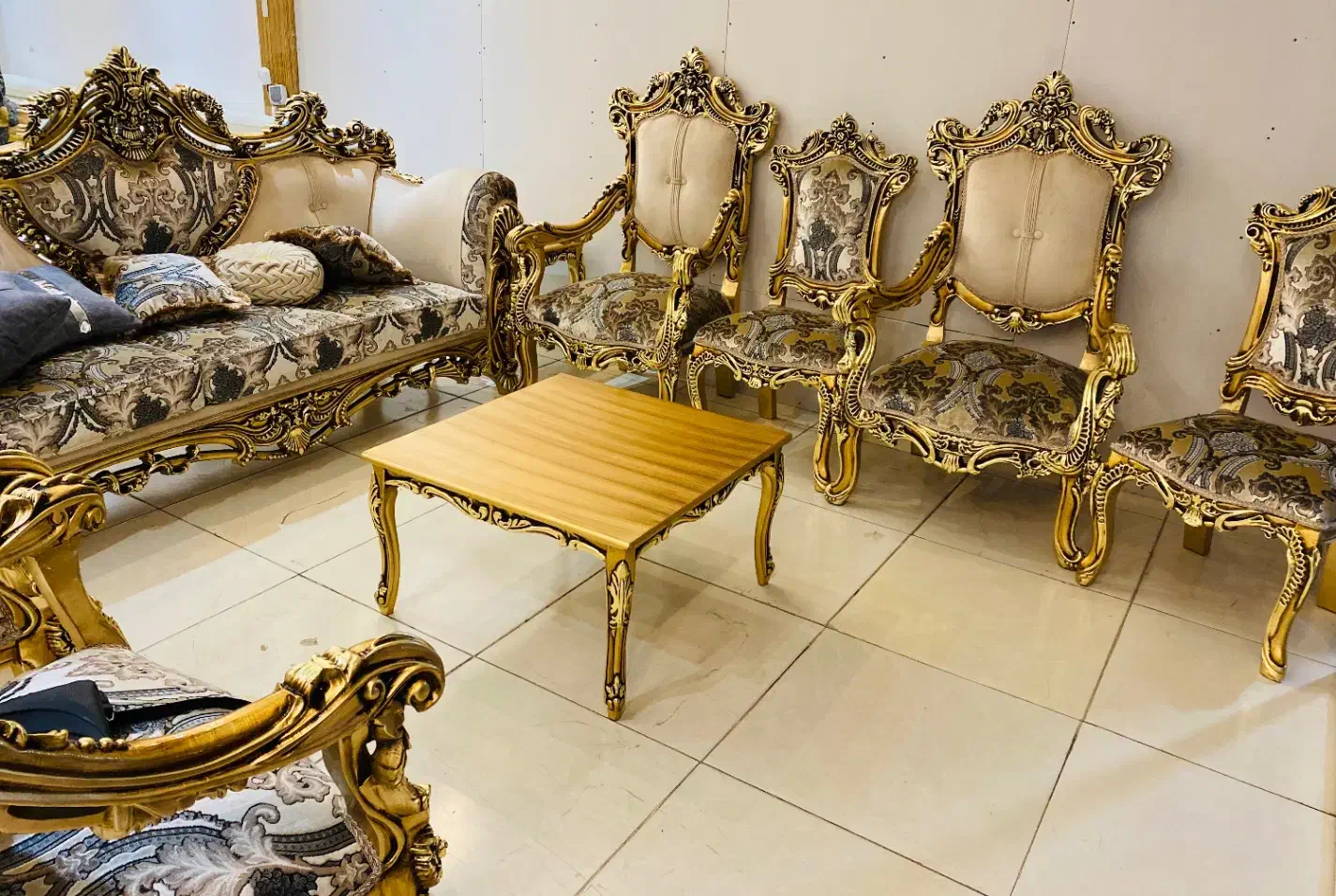 مبلمان سلطنتی|مبلمان خانگی و میز عسلی|جیرفت, |دیوار