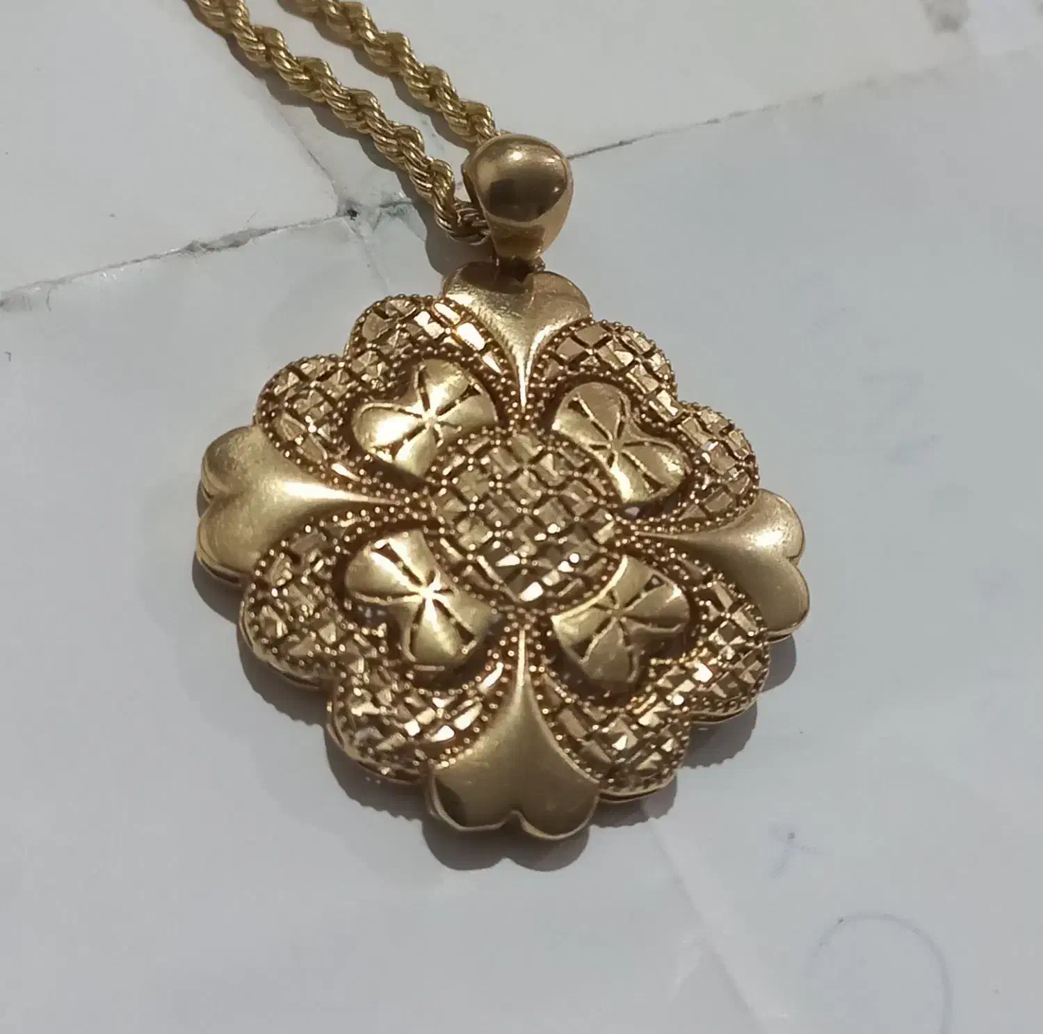 فروش پلاک و زنجیر طلا ۱۰۰ تومن بالای تابلو|جواهرات|الیگودرز, |دیوار