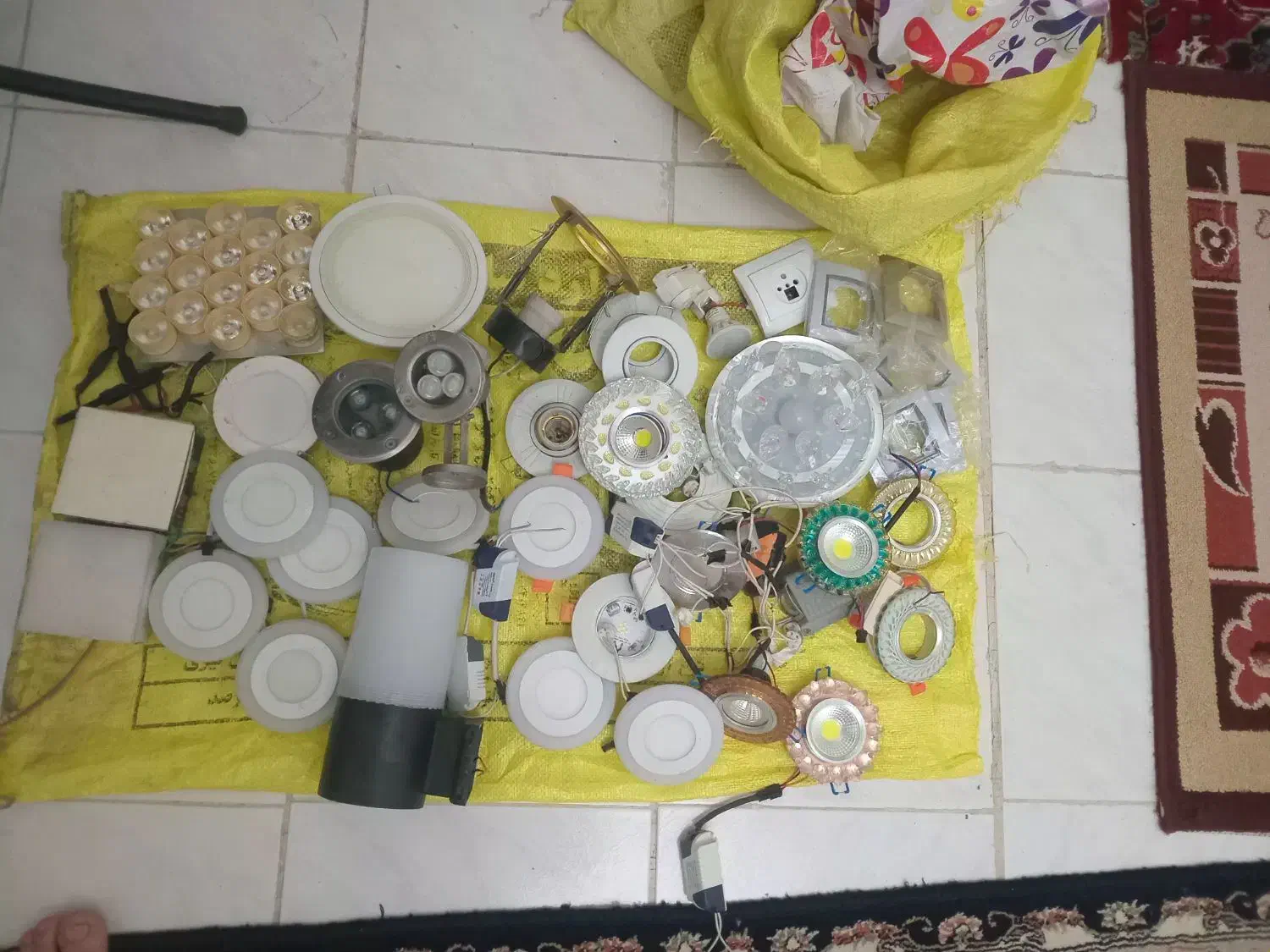 تعدای وسایل مرجعی فروشی|لامپ و چراغ|سهند, |دیوار