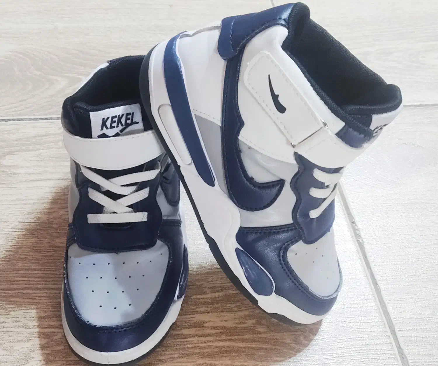 کفش ساق دار کاملا سالم و تمیز|کفش و لباس بچه|اصفهان, برازنده|دیوار