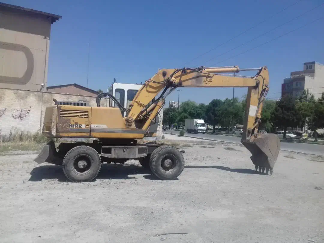 بیل لاستیکی لیبهر A902|خودرو سنگین|تهران, ونک|دیوار