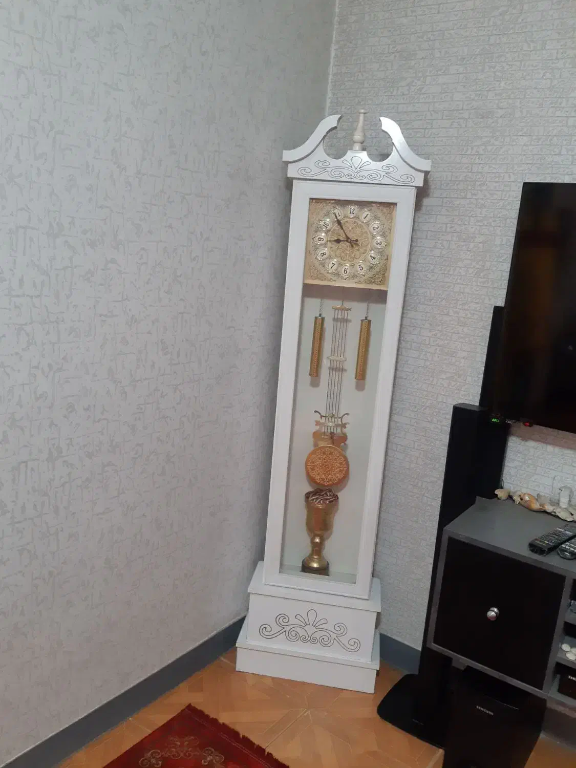 ساعت ایستاده|ساعت دیواری و تزئینی|قدس, شهر‌قدس|دیوار