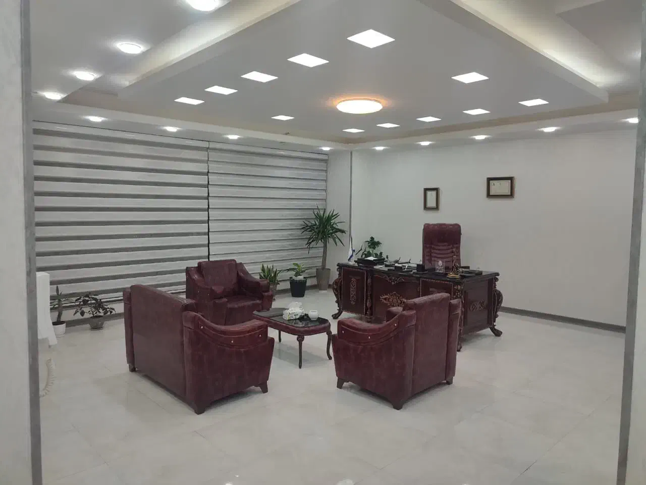 ۸۰ متر اداری فول تجهیز همایون ویلا بر اصلی محمدشهر|فروش دفتر کار، اتاق اداری، مطب|محمدشهر, همایون ویلا|دیوار