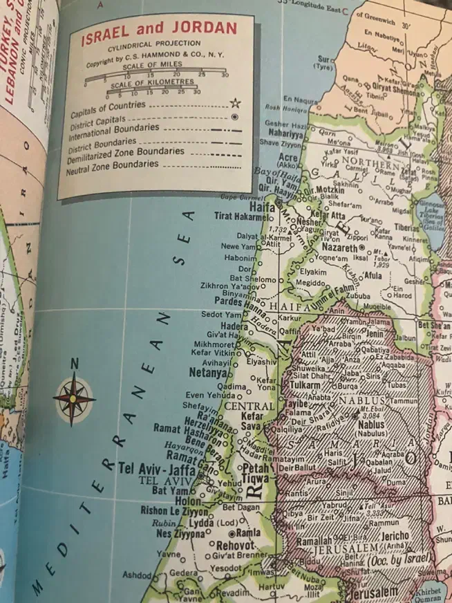 اطلس جهان چاپ آمریکا 1970|کتاب و مجله تاریخی|اهواز, سیاحی(سه راه خرمشهر)|دیوار