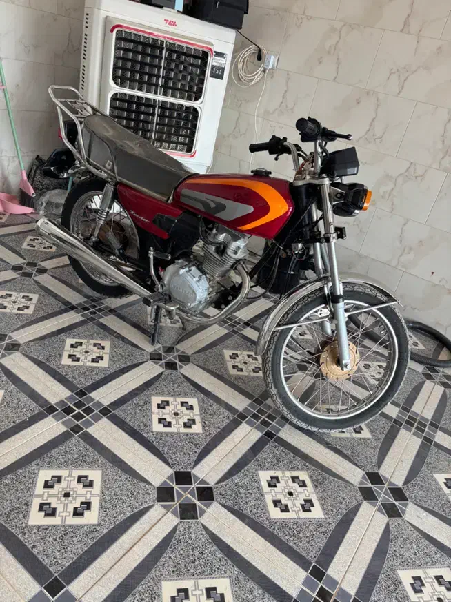 موتور سیکلت تمیز بدون هیچ مشکلی|موتورسیکلت|صوغان, |دیوار