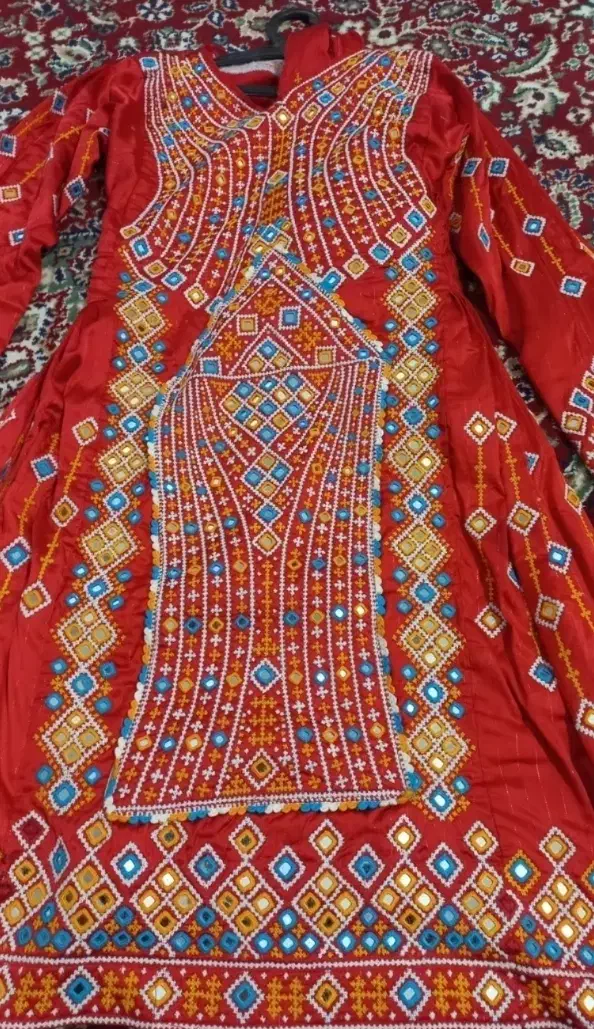 لباس پلیواری|لباس|سراوان, |دیوار